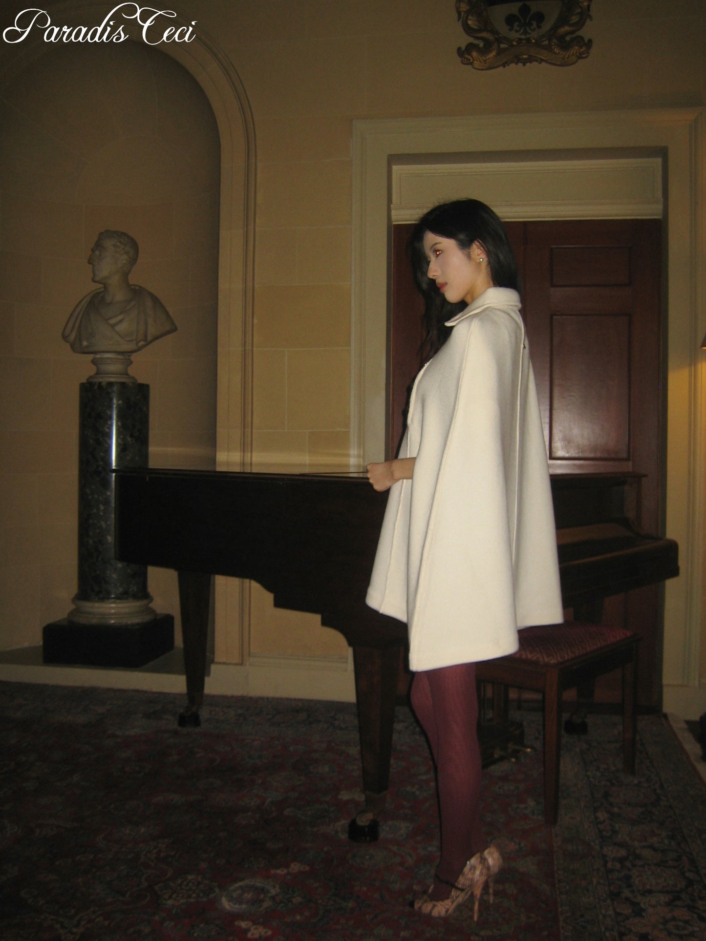 'Vera' knit cape
